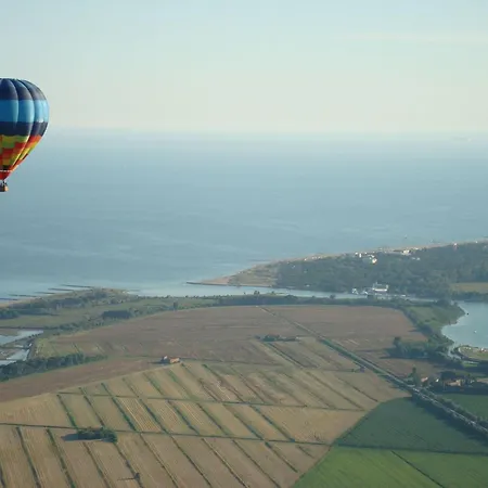 Discover Tranquility In Our Cozy Flat アパート